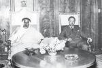 الشيخ عبدالله السالم الصباح ومعه الامير عبد الاله (الوصي على عرش العراق) عام 1954